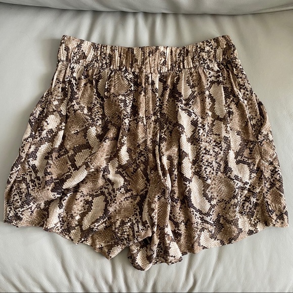 Snake Skin Print Flowy Shorts - Picture 3 of 3